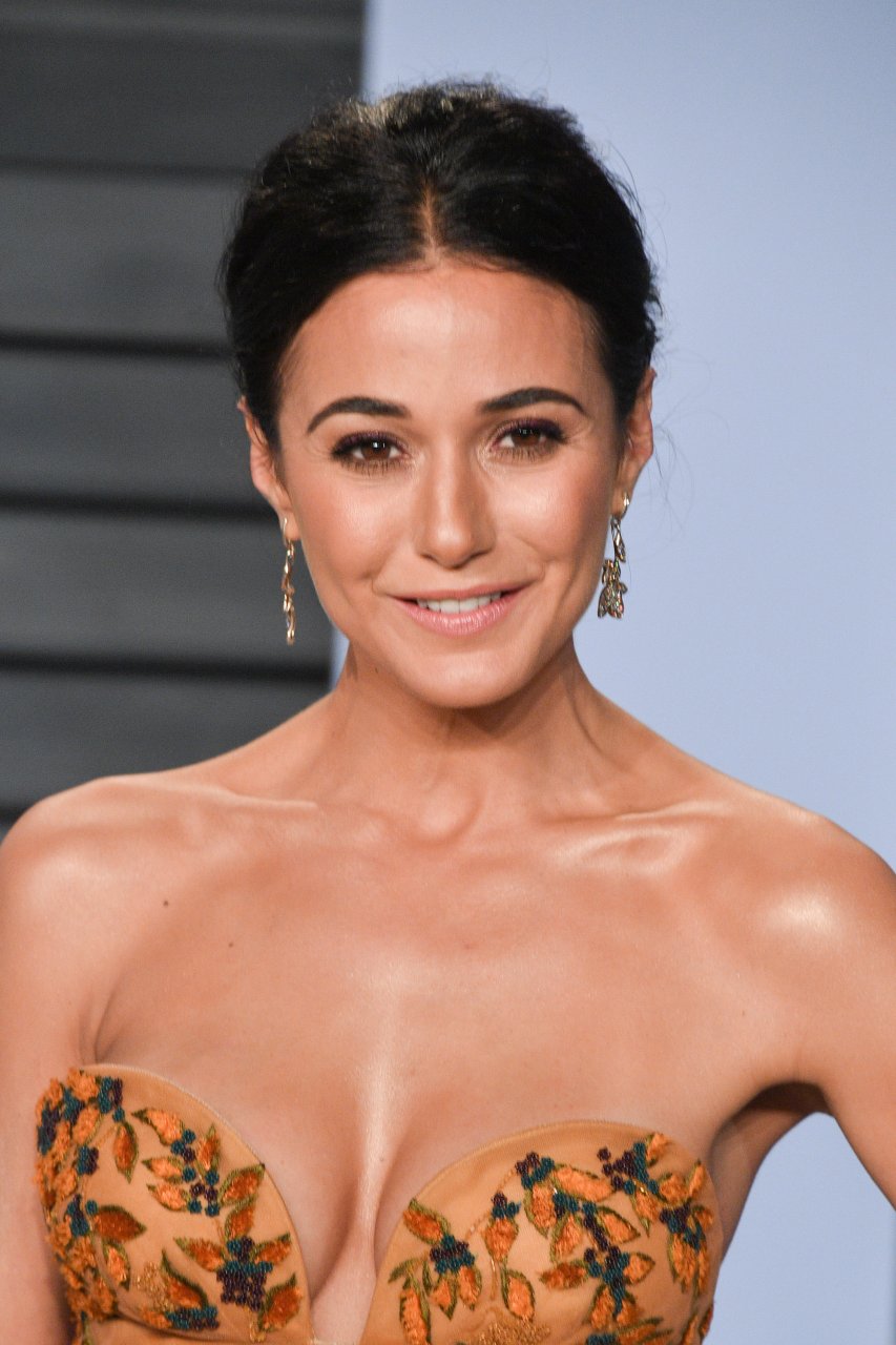 Emmanuelle Chriqui Sexy (55 Photos + Video)