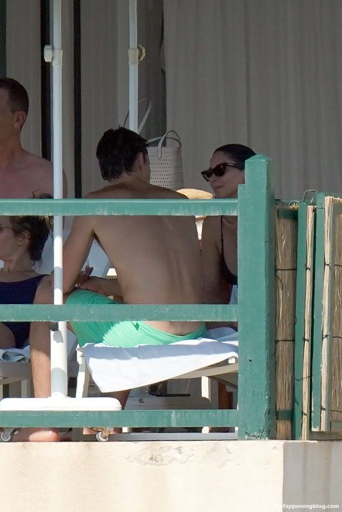 Erica Packer Packs on the PDA with Mystery Man in the South of France (35 Photos)