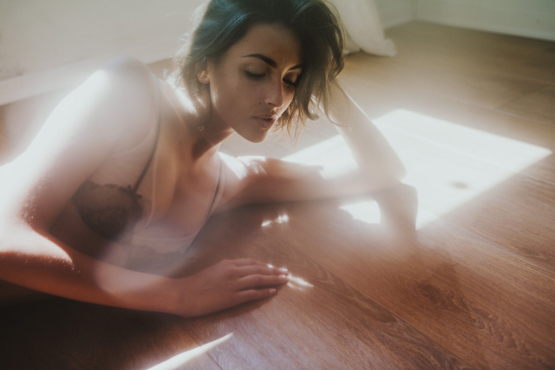 Erika Albonetti Sexy  Topless (13 New Photos)