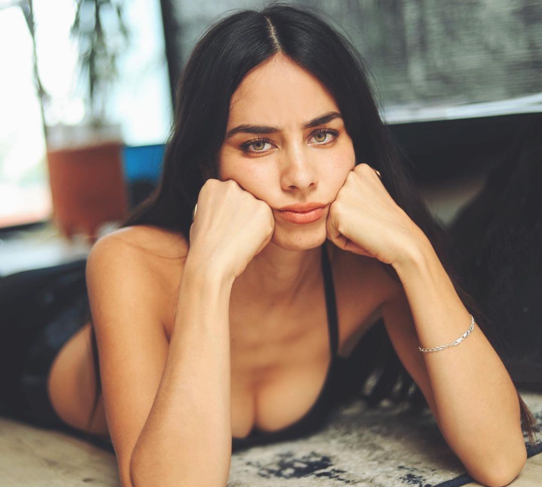 Esmeralda Pimentel Nude  Sexy Collection (25 Photos + Videos)