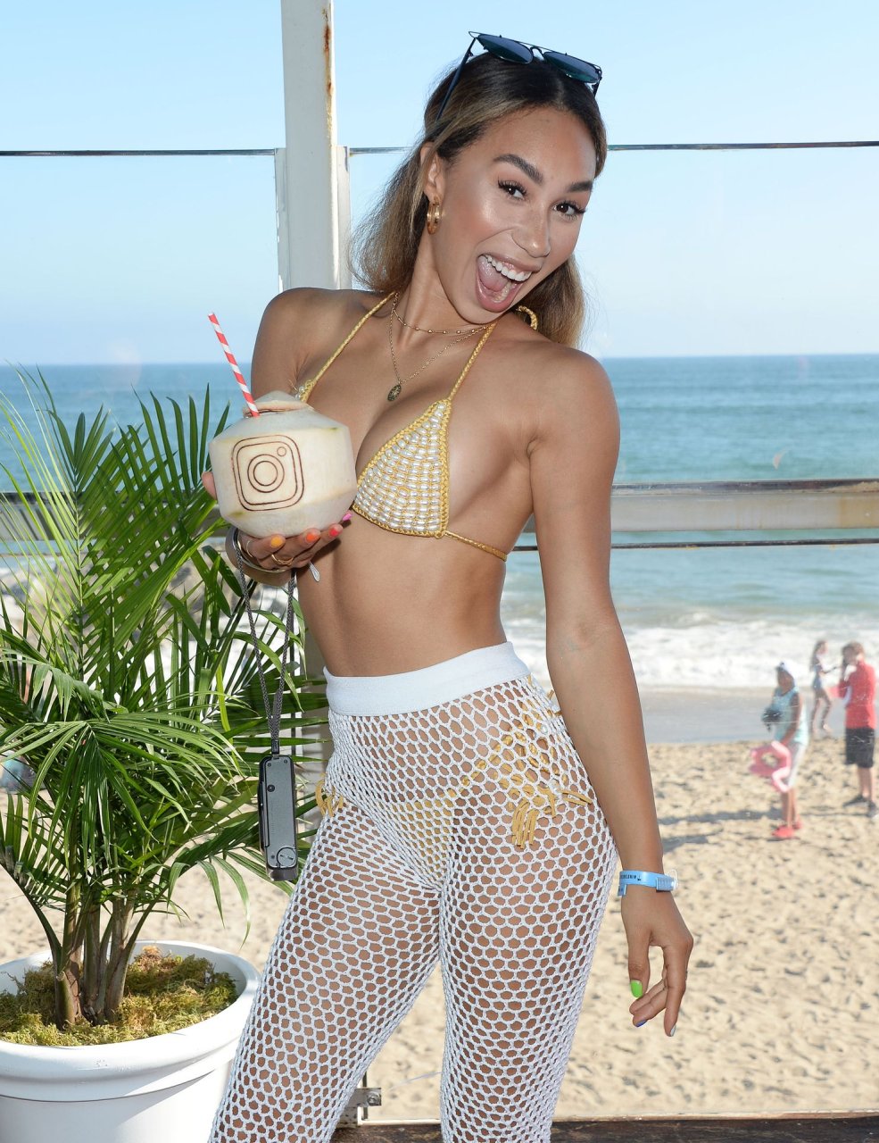 Eva Gutowski Sexy (16 Photos)