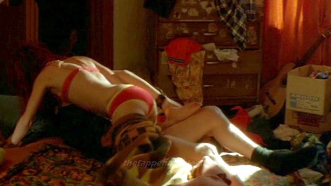 Fairuza Balk Nude  Sexy (11 Photos)