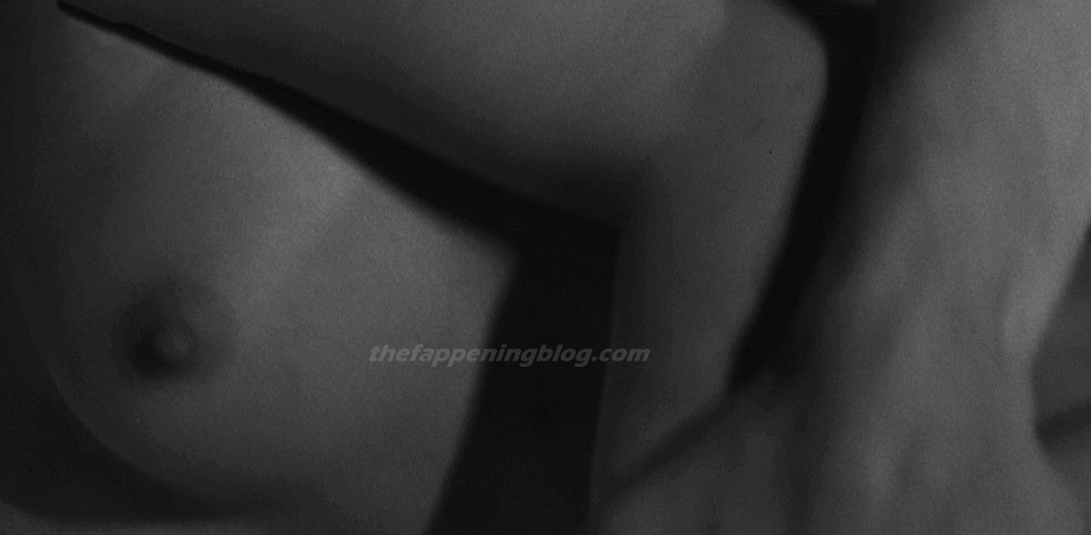 Fairuza Balk Nude  Sexy (11 Photos)