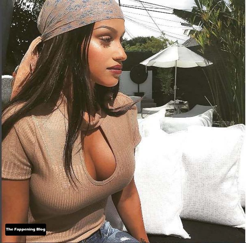 Fanny Neguesha Sexy  Topless (49 Photos) [Updated]