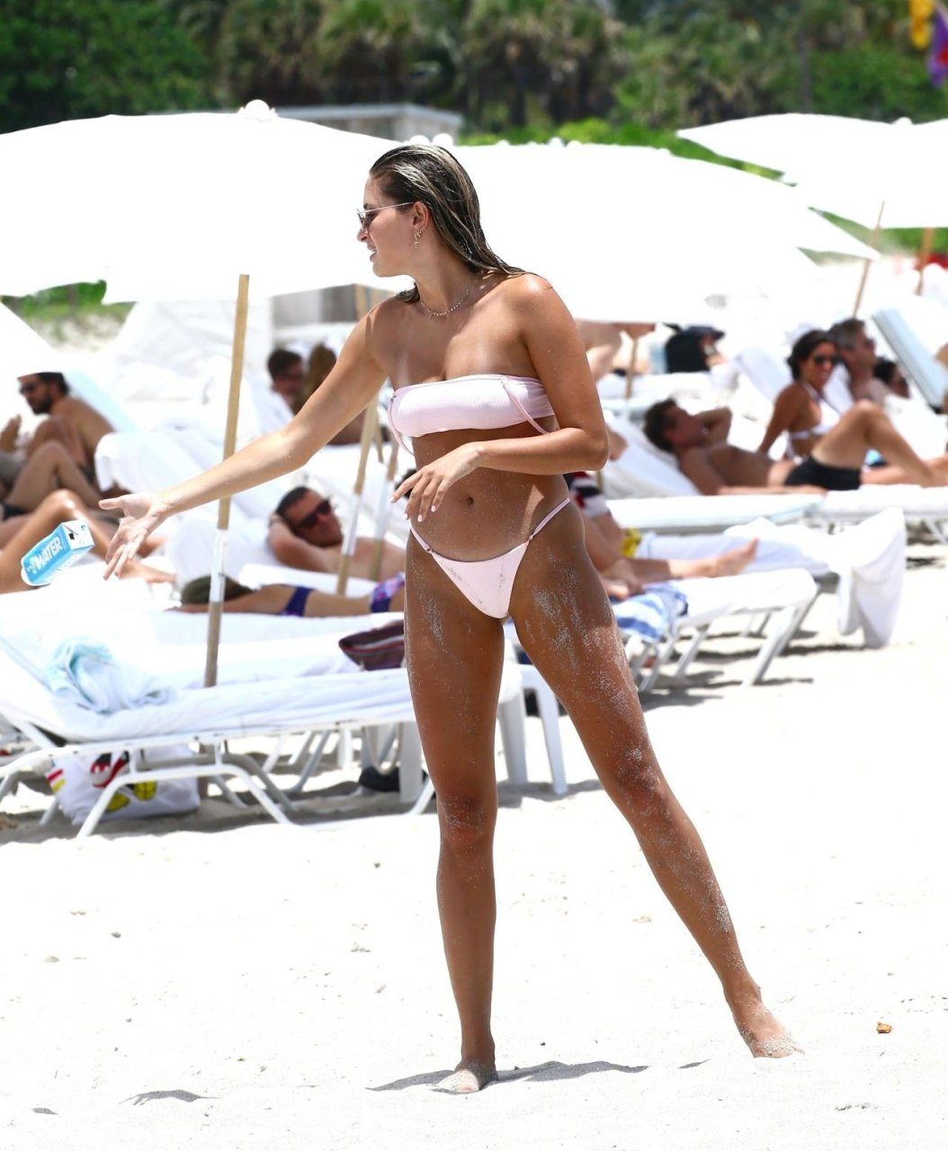 Francesca Aiello Sexy  Topless (17 Photos)