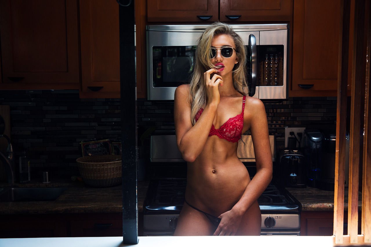 Gabby Epstein Nude  Sexy (6 Photos)