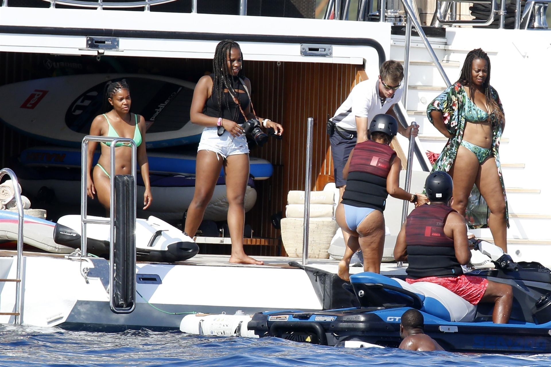 Gabrielle Union  Dwyane Wade Pack on the PDA on a Yacht in Sardinia (61 Photos)