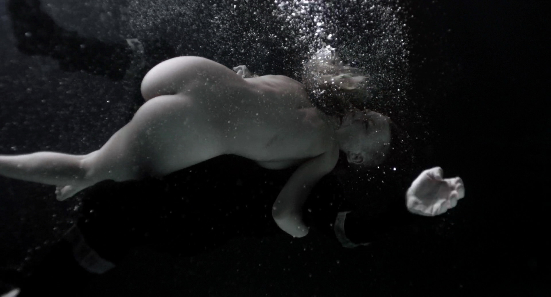 Gemita Samarra Nude – Pressure (2015) HD 1080p