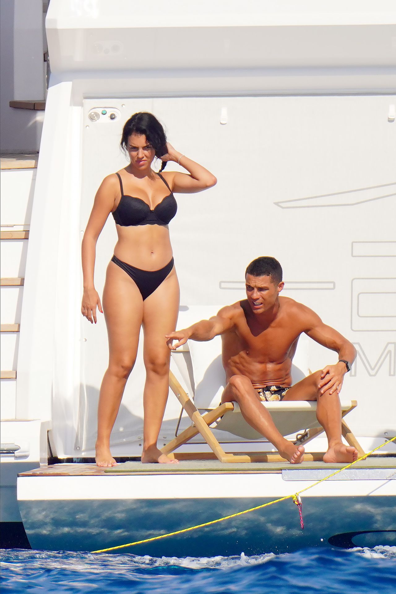 Georgina Rodriguez Mostra Il Suo Corpo Sexy Su Uno Yacht 70 Fotografie Celebrità Nuda