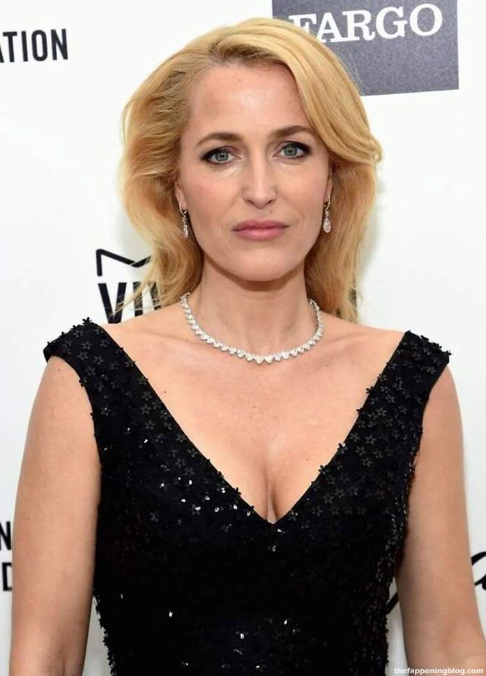 Gillian Anderson Nude, Topless  Sexy (165 Photos + Video Sex Scenes) [Updated]