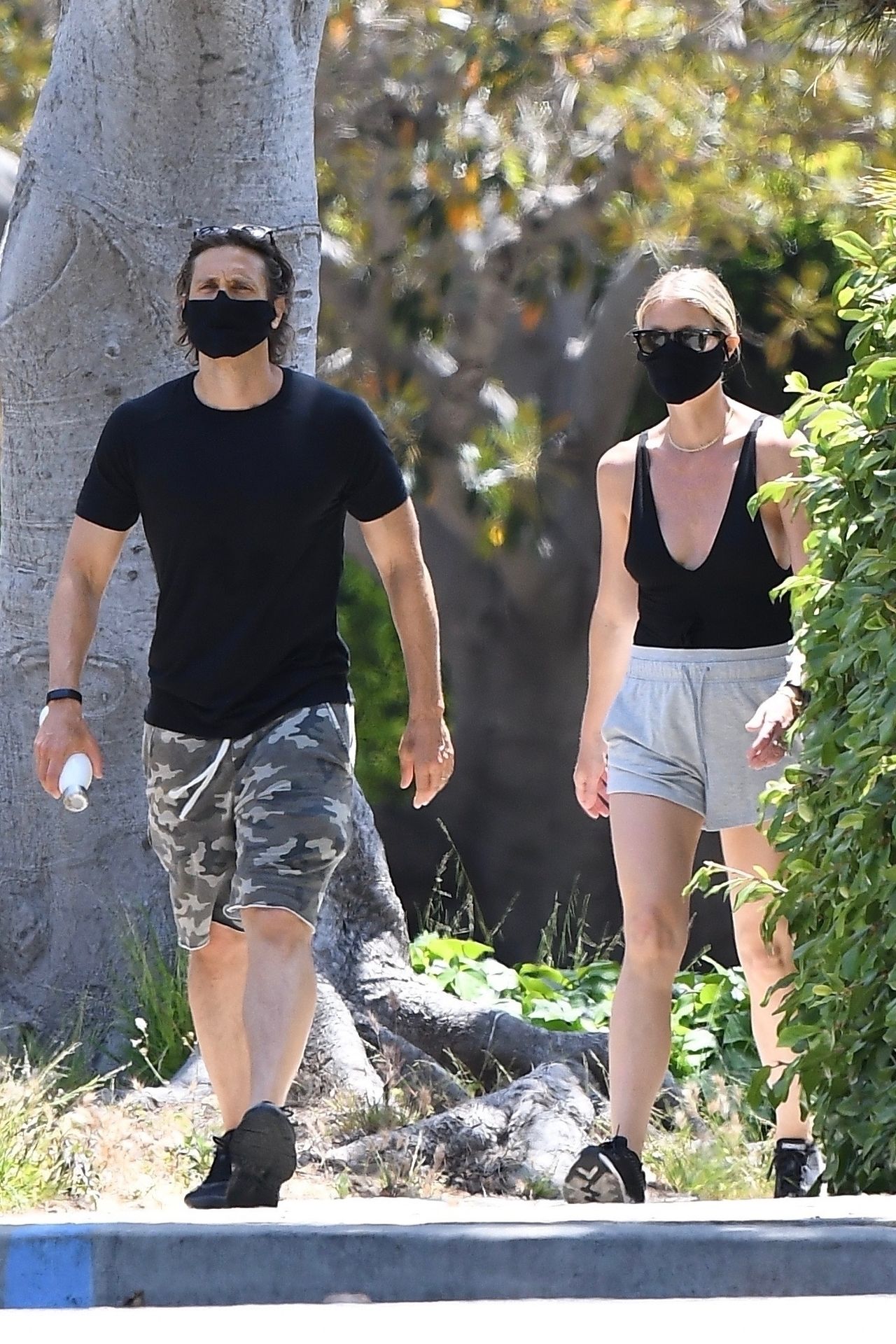 Gwyneth Paltrow  Brad Falchuk Go Out For an Afternoon Stroll (22 Photos)