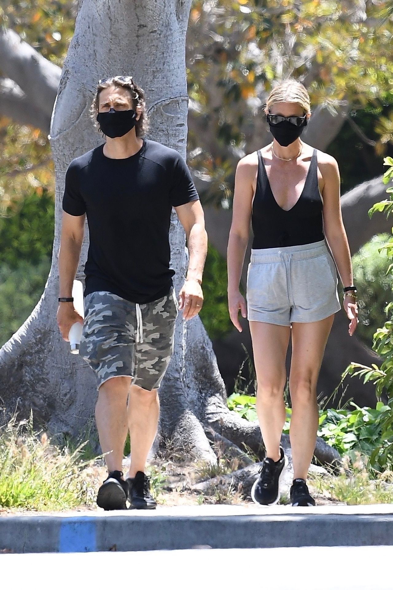Gwyneth Paltrow  Brad Falchuk Go Out For an Afternoon Stroll (22 Photos)
