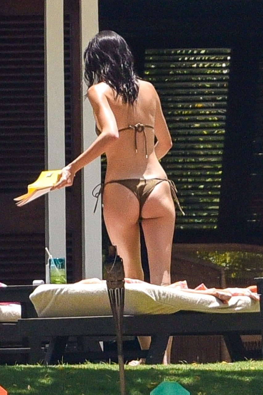 Hailey Baldwin, Kendall Jenner Sexy (66 Ph
otos)