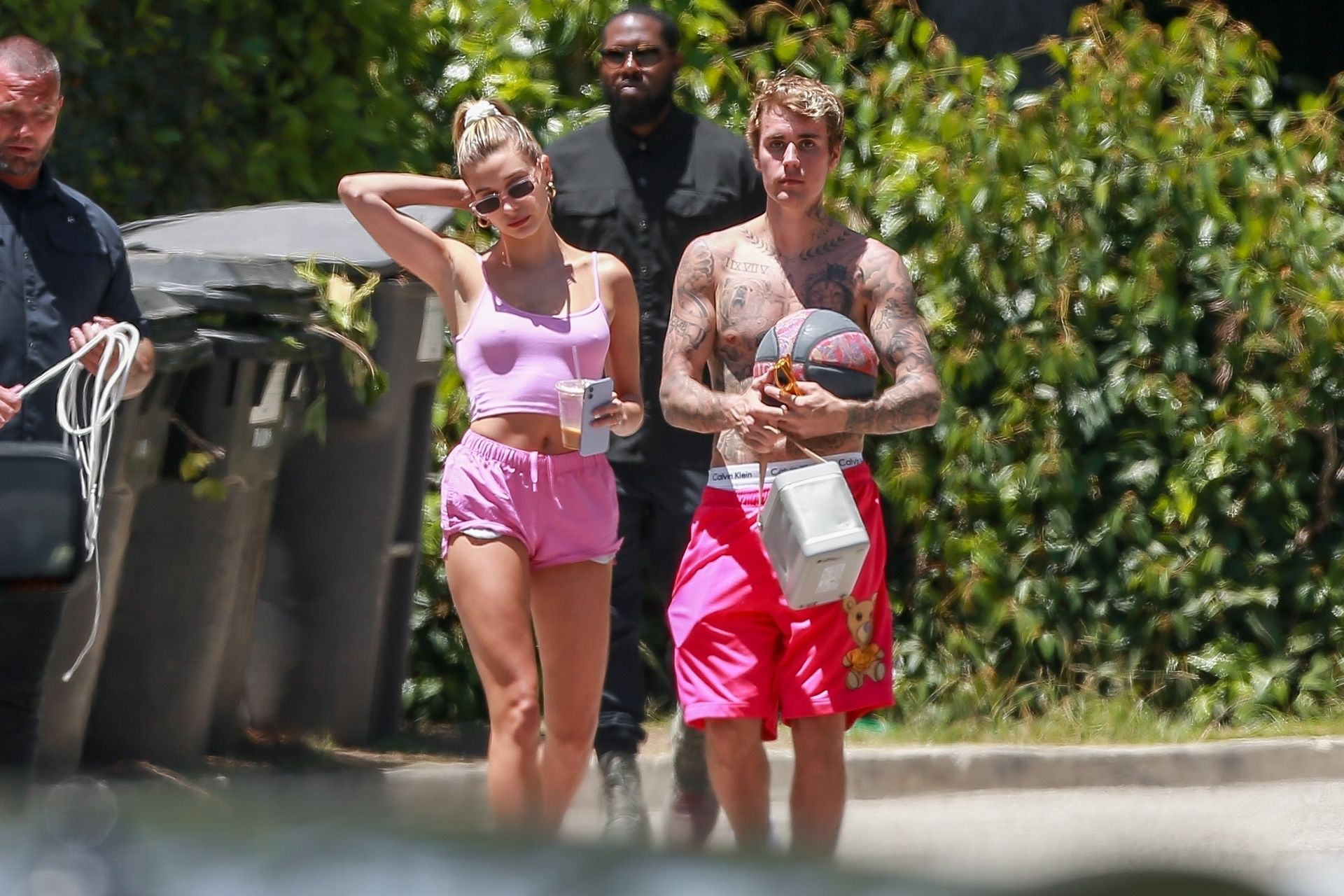 Hailey Bieber Looks Pretty in Pink as She Goes Out for Coffee with Friends (89 Photos)