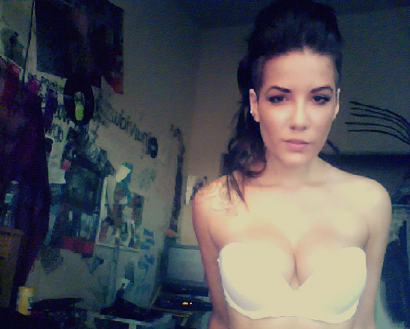 Halsey Nude  Sexy Leaked The Fappening (6 Photos)
