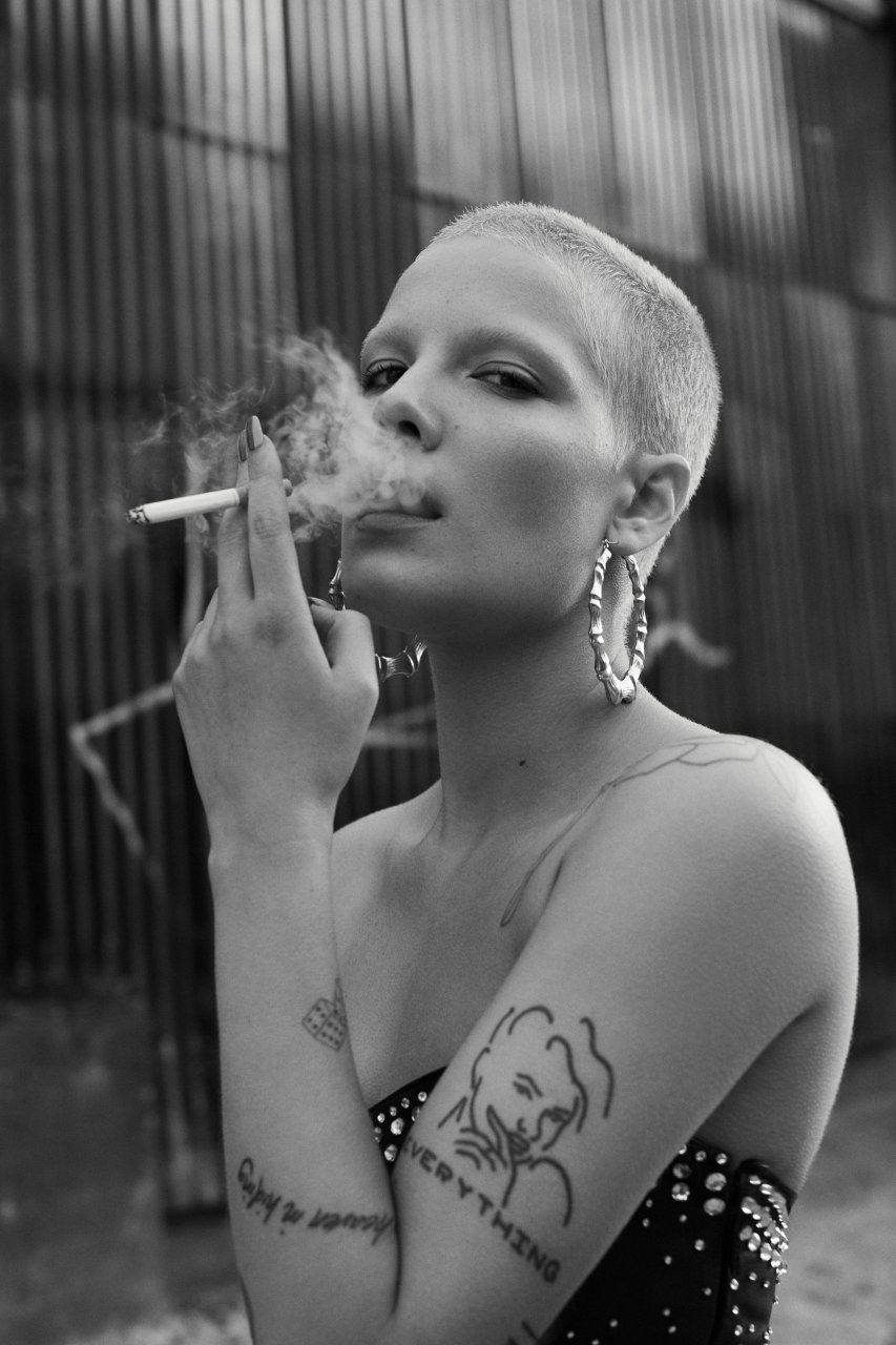 Halsey Sexy  Topless (15 Photos)