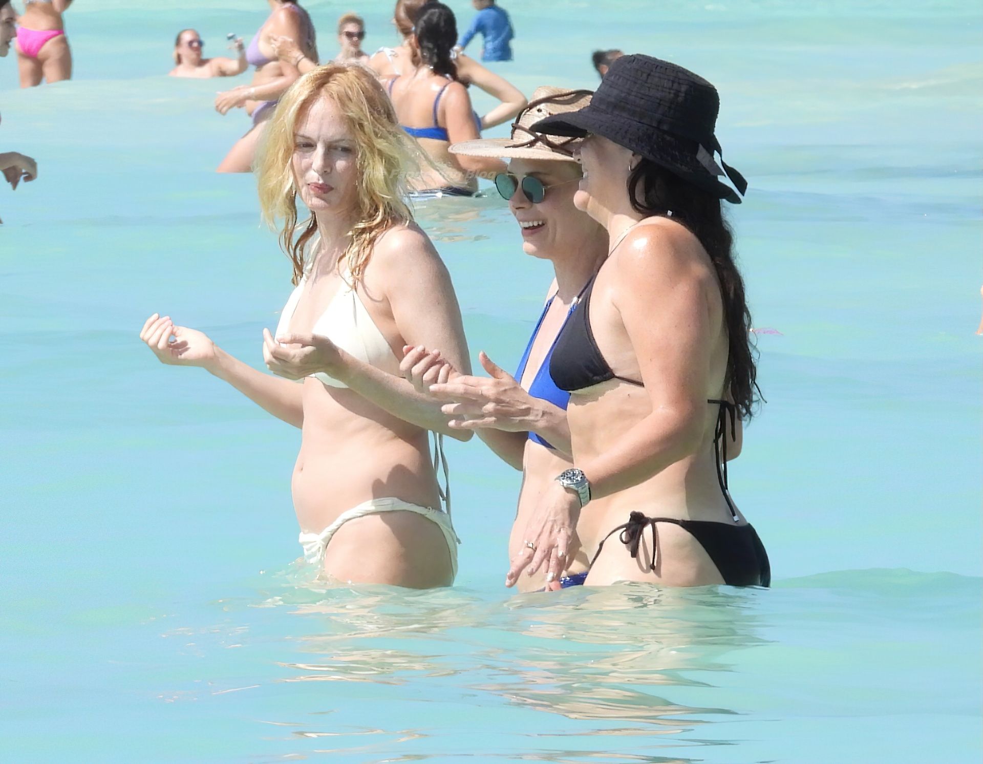 Heather Graham Flaunts Her Curves While Enjoying the Beach (43 Photos)