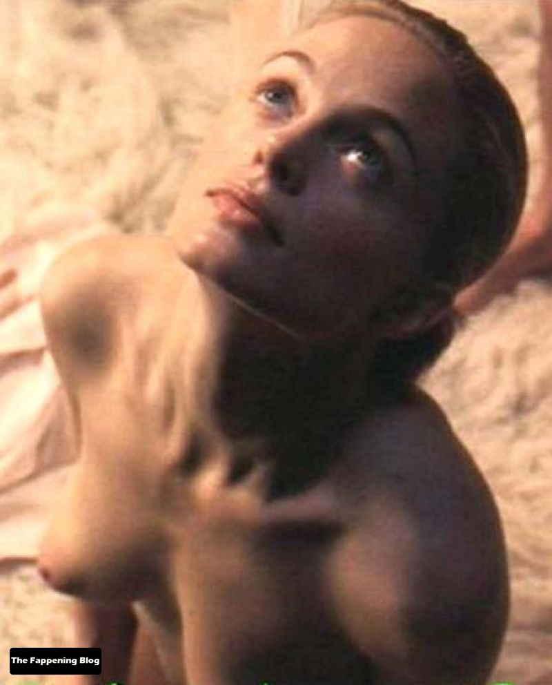 Heather Graham Nude  Sexy Collection (45 Photos)