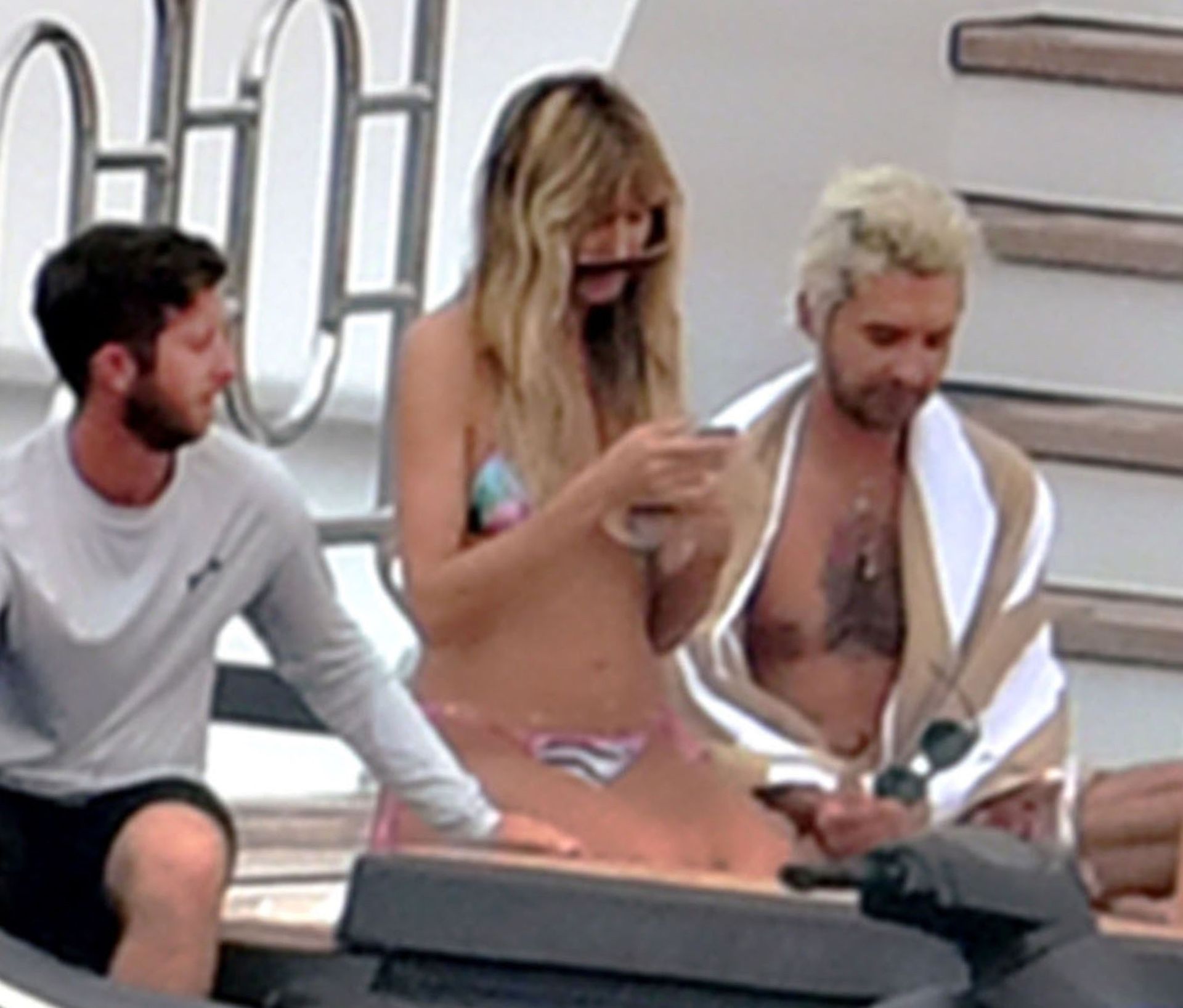 Heidi Klum  Tom Kaulitz Show Some PDA Out on Their Family Holiday in Capri (39 Photos)