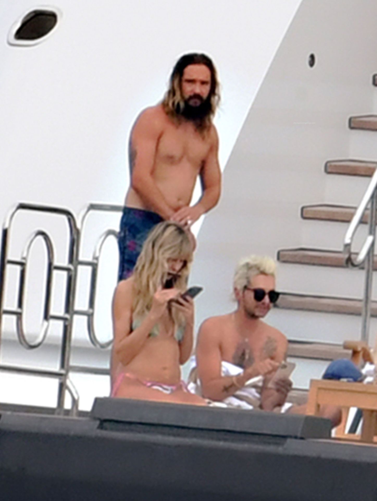 Heidi Klum  Tom Kaulitz Show Some PDA Out on Their Family Holiday in Capri (39 Photos)