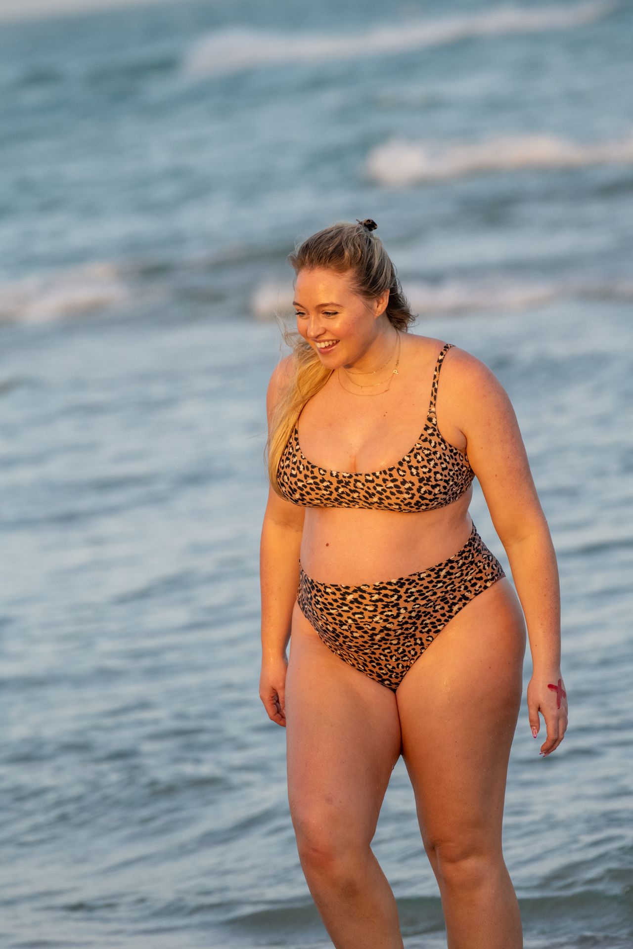 Heavily Pregnant Model Iskra Lawrence Takes A Sunset Dip In Miami Beach (44 Photos)