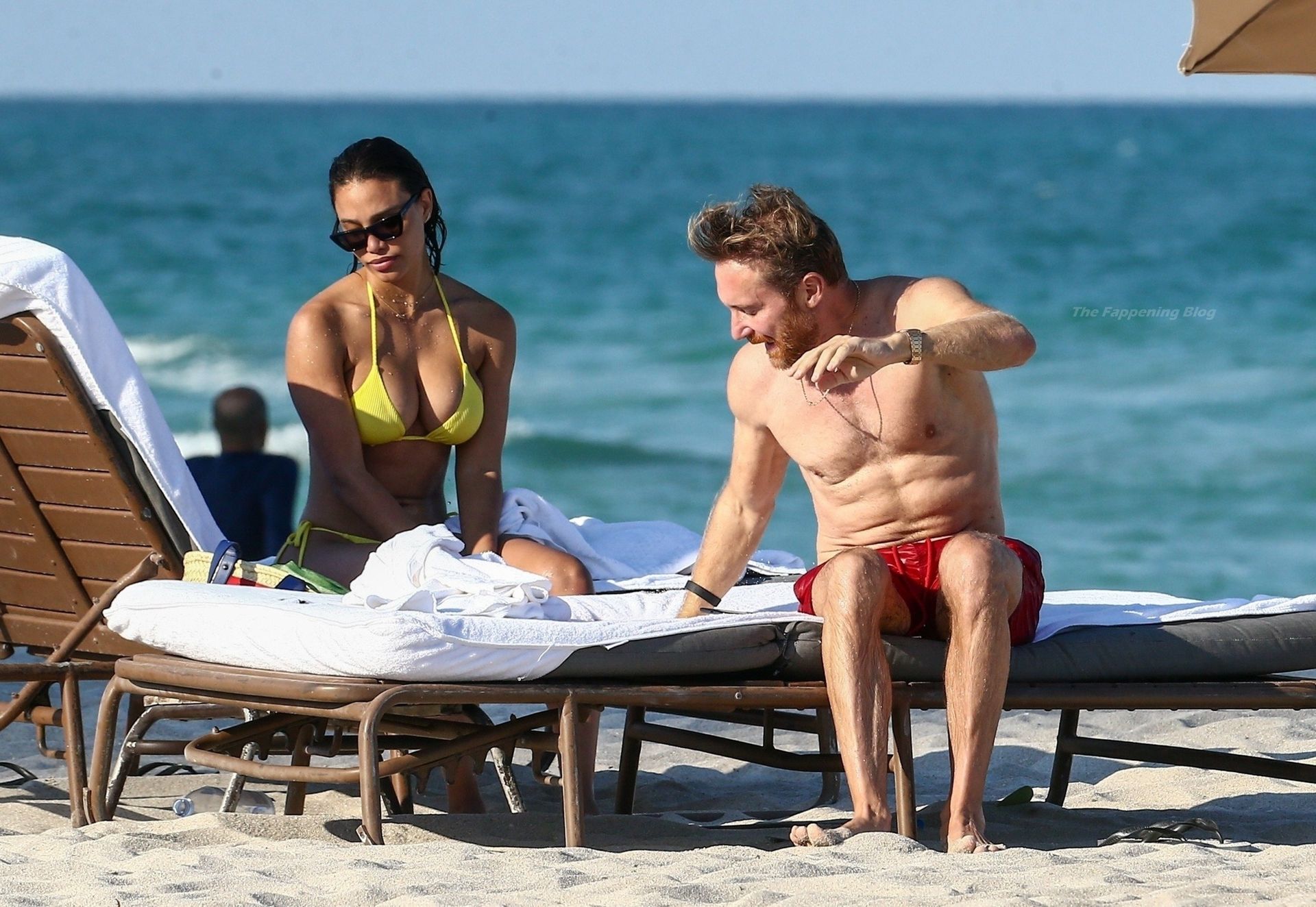 David Guetta  Jessica Ledon Enjoy a Romantic Afternoon on Miami Beach (28 Photos)