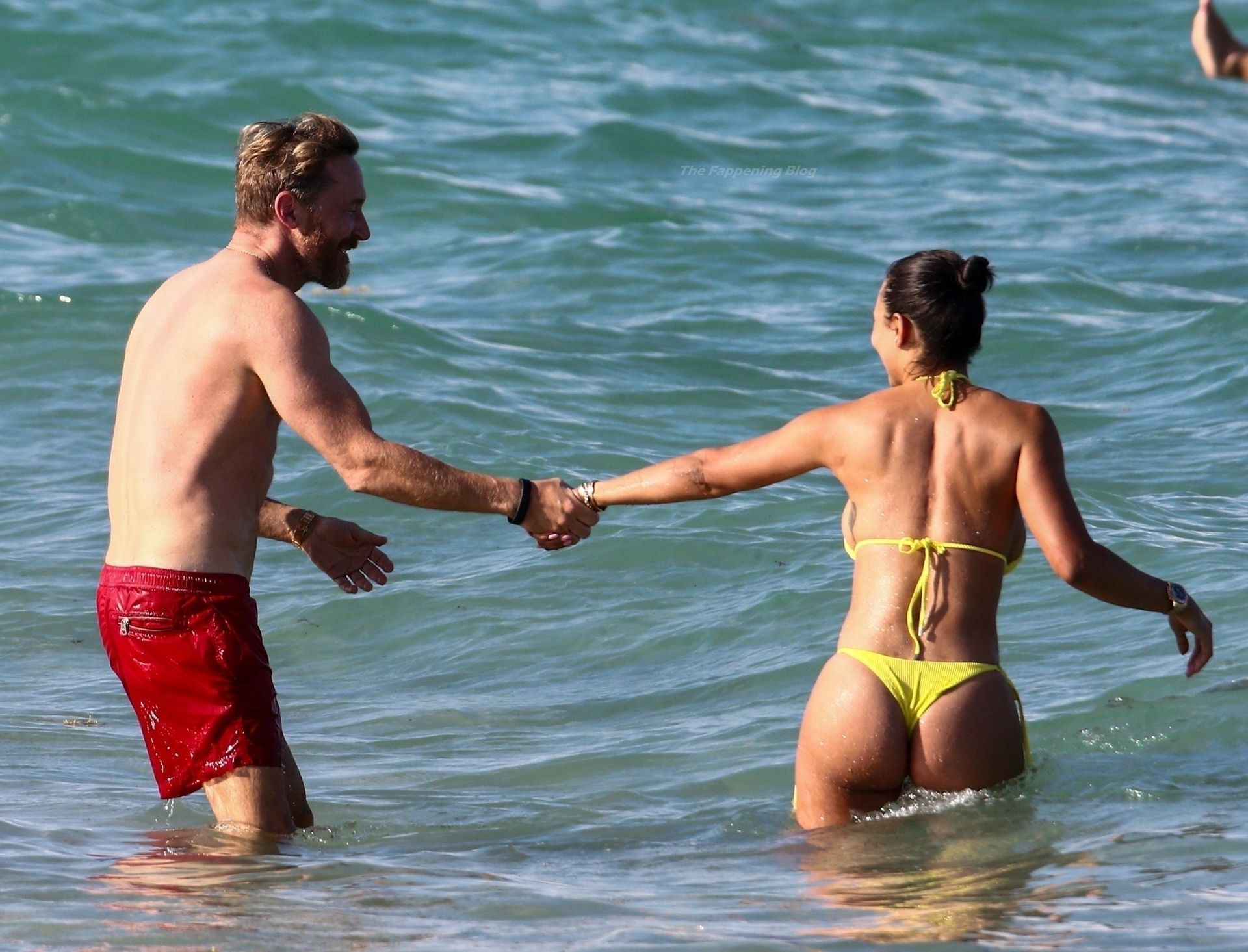 David Guetta  Jessica Ledon Enjoy a Romantic Afternoon on Miami Beach (28 Photos)