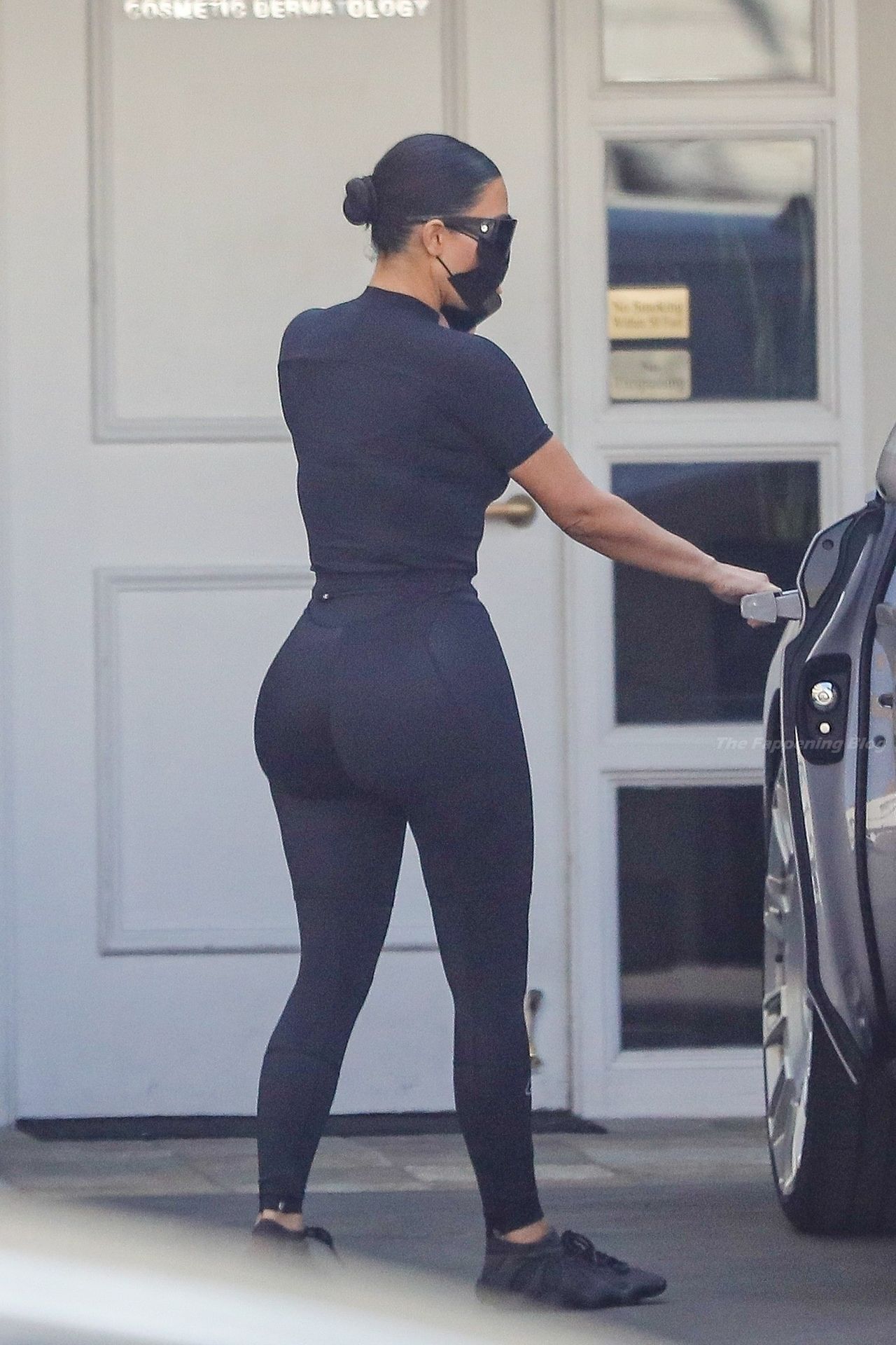 Curvy Kim Kardashian Hits Up Epione For Some Pampering (44 Phot
os)