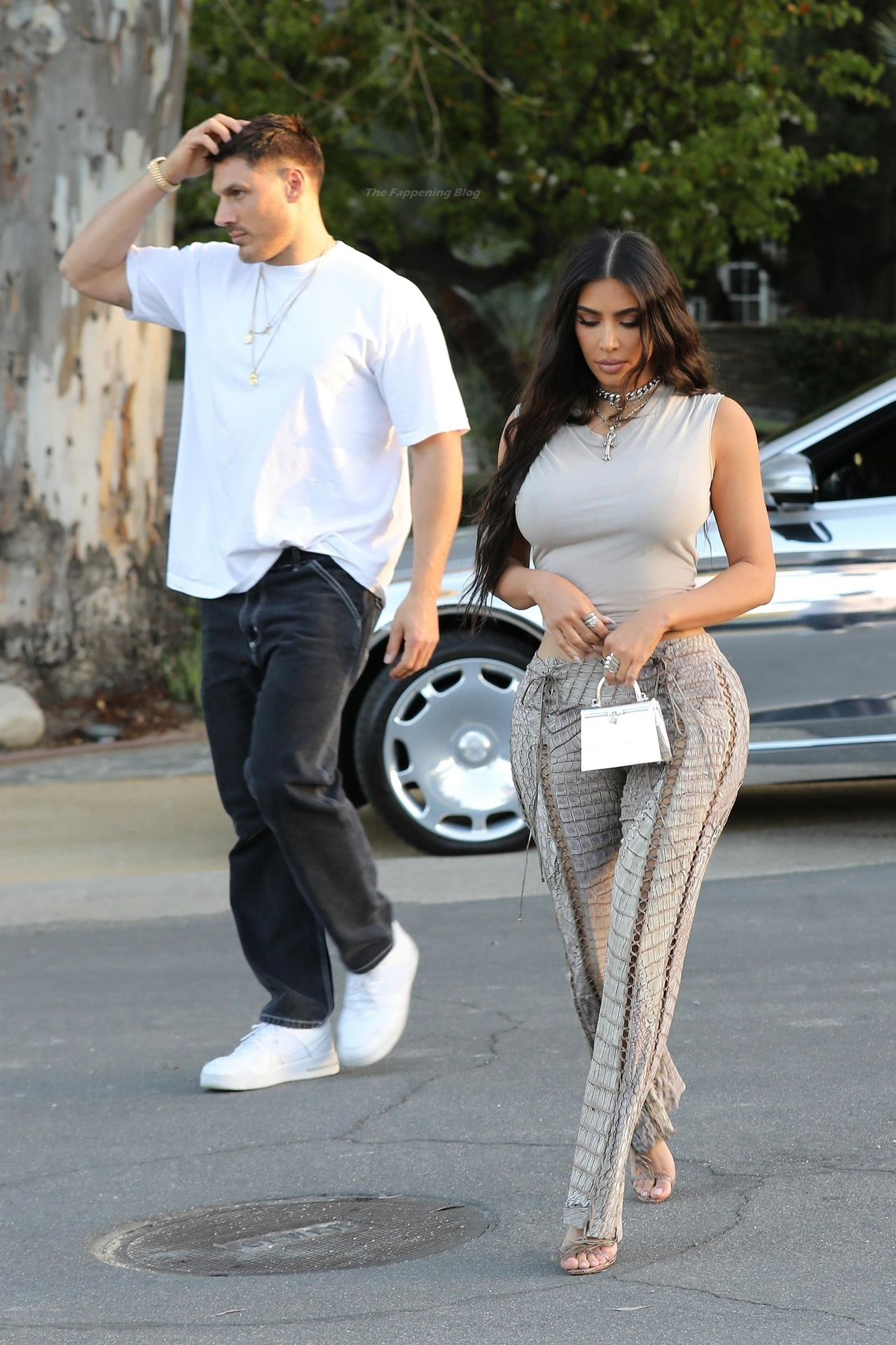 Happy and Single! Kim Kardashian and Friends Arrive for a Business Meeting in LA (34 Photos)