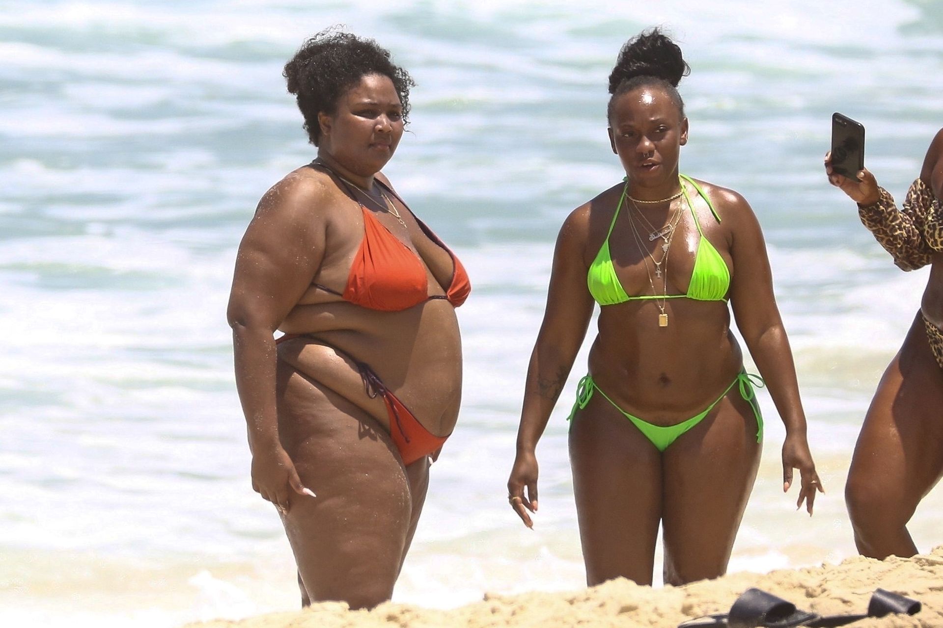 Feelin’ Good As Hell! Singer Lizzo and Her Girls Take Over the Beach in Rio (56 Photos)