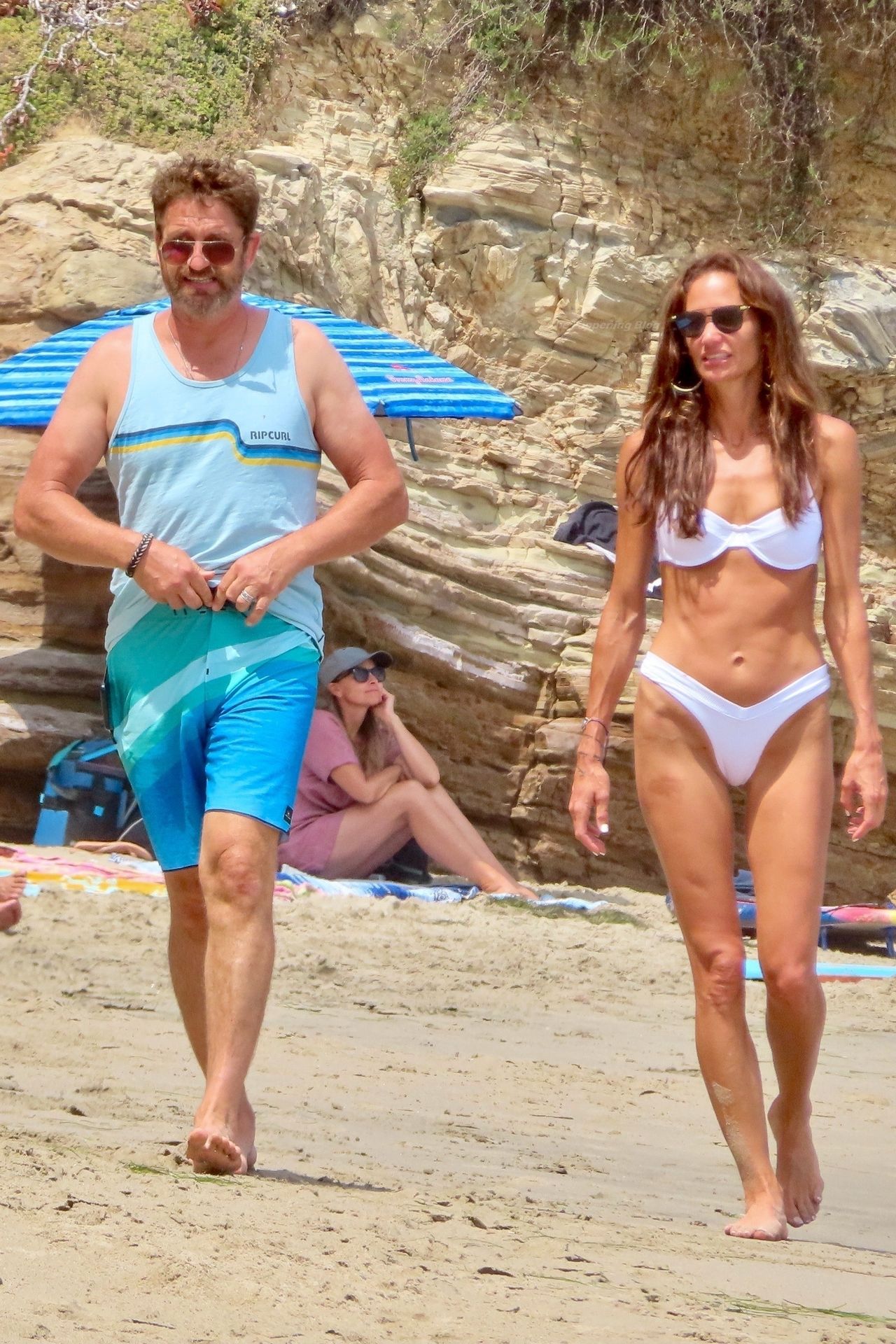 Gerard Butler Gets a Back Massage From Morgan Brown in Malibu (63 Photos)
