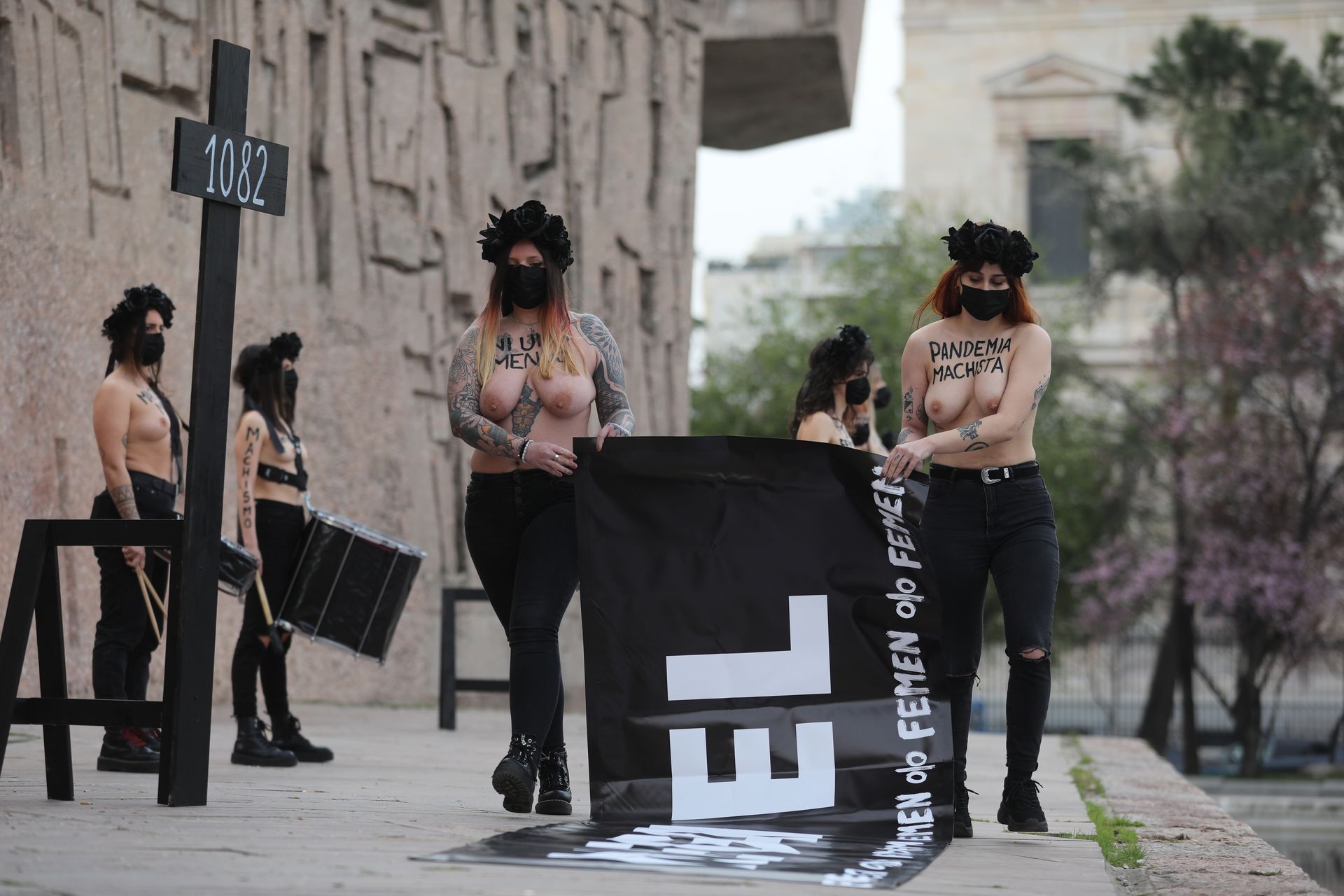 Every Woman Is A Riot’: A Day In The Life Of Femen Activists (5 Photos)