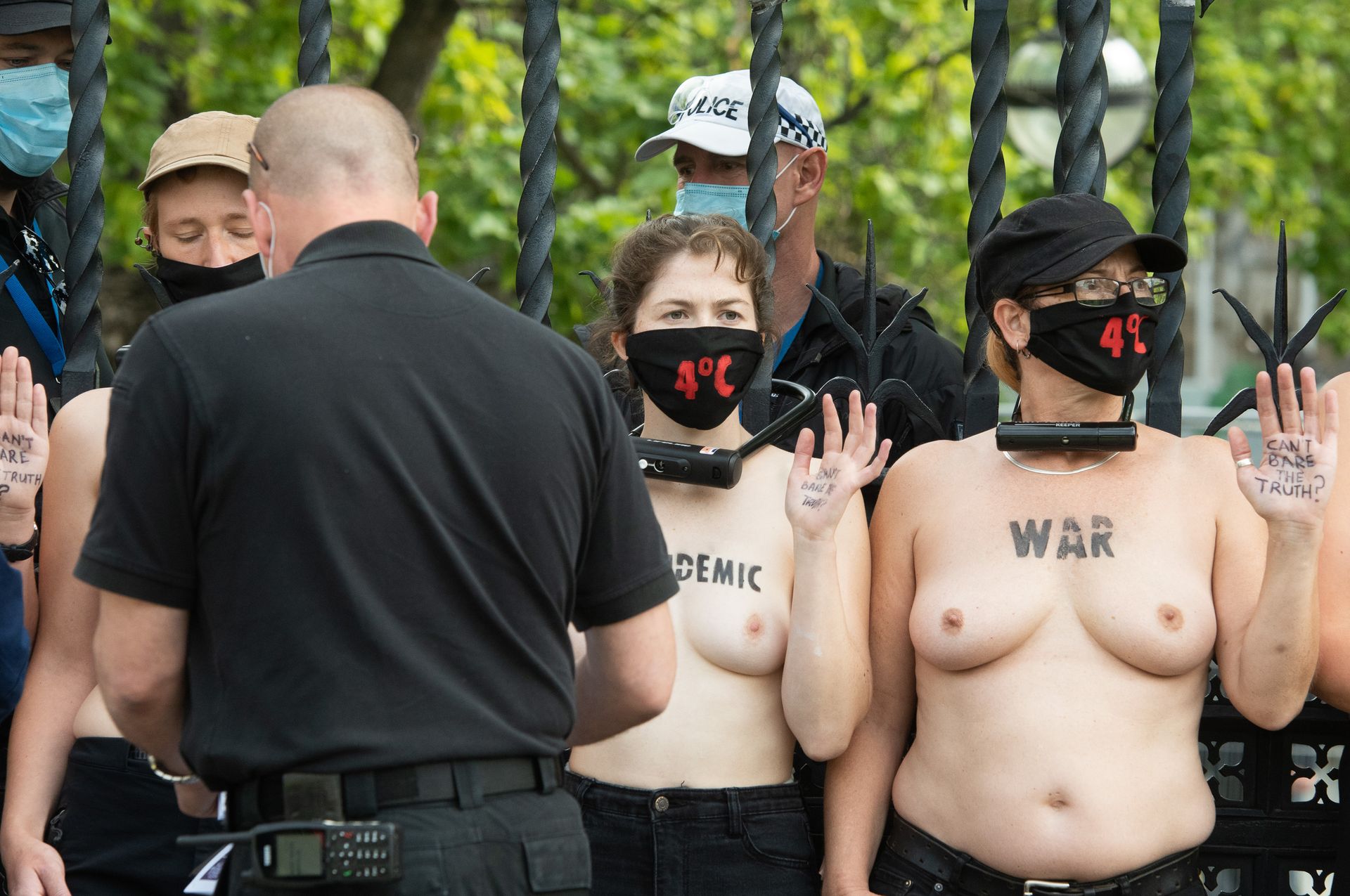 протест голых женщинах фото 5