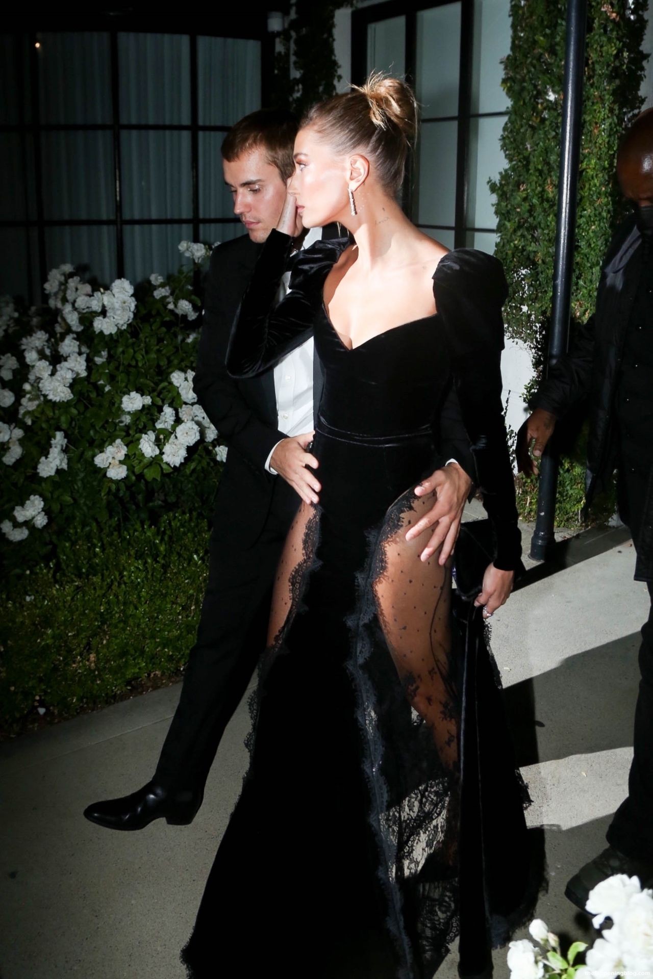 Justin & Hailey Bieber Look Stylish Leaving an Art Gallery Auction in WeHo (98 Photos)