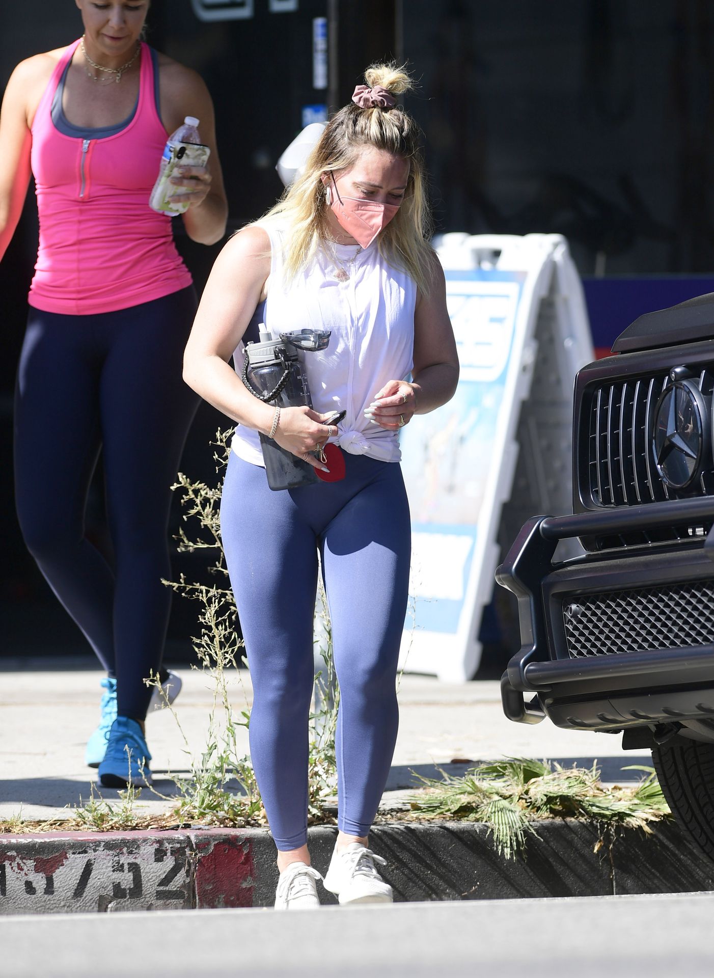 Hilary Duff Gets in an Intense Workout Session at a Gym in LA (35 Photos)