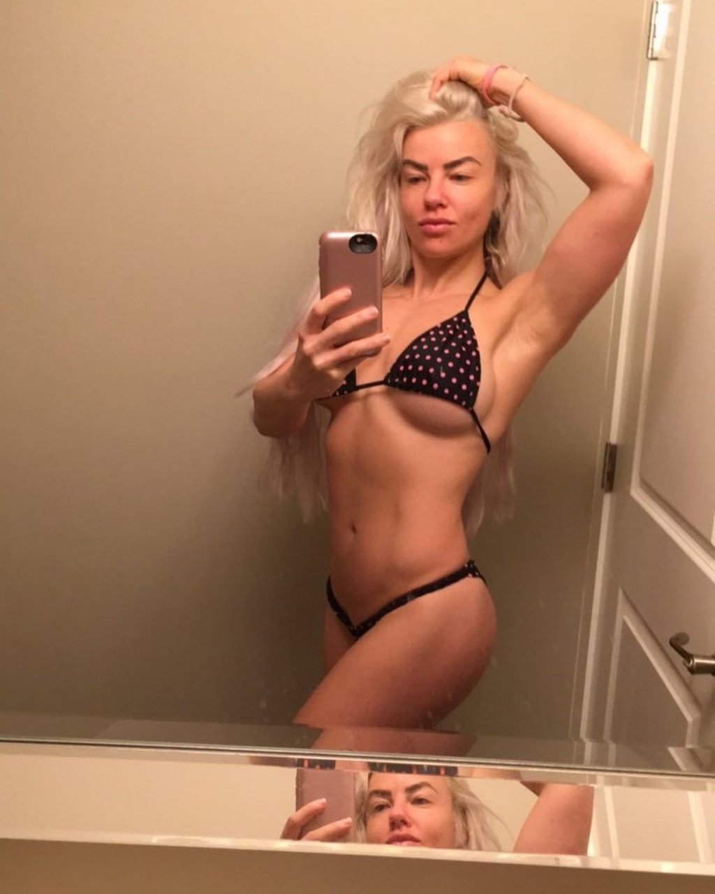 Holly Barker Nude & Sexy (50 Photos)