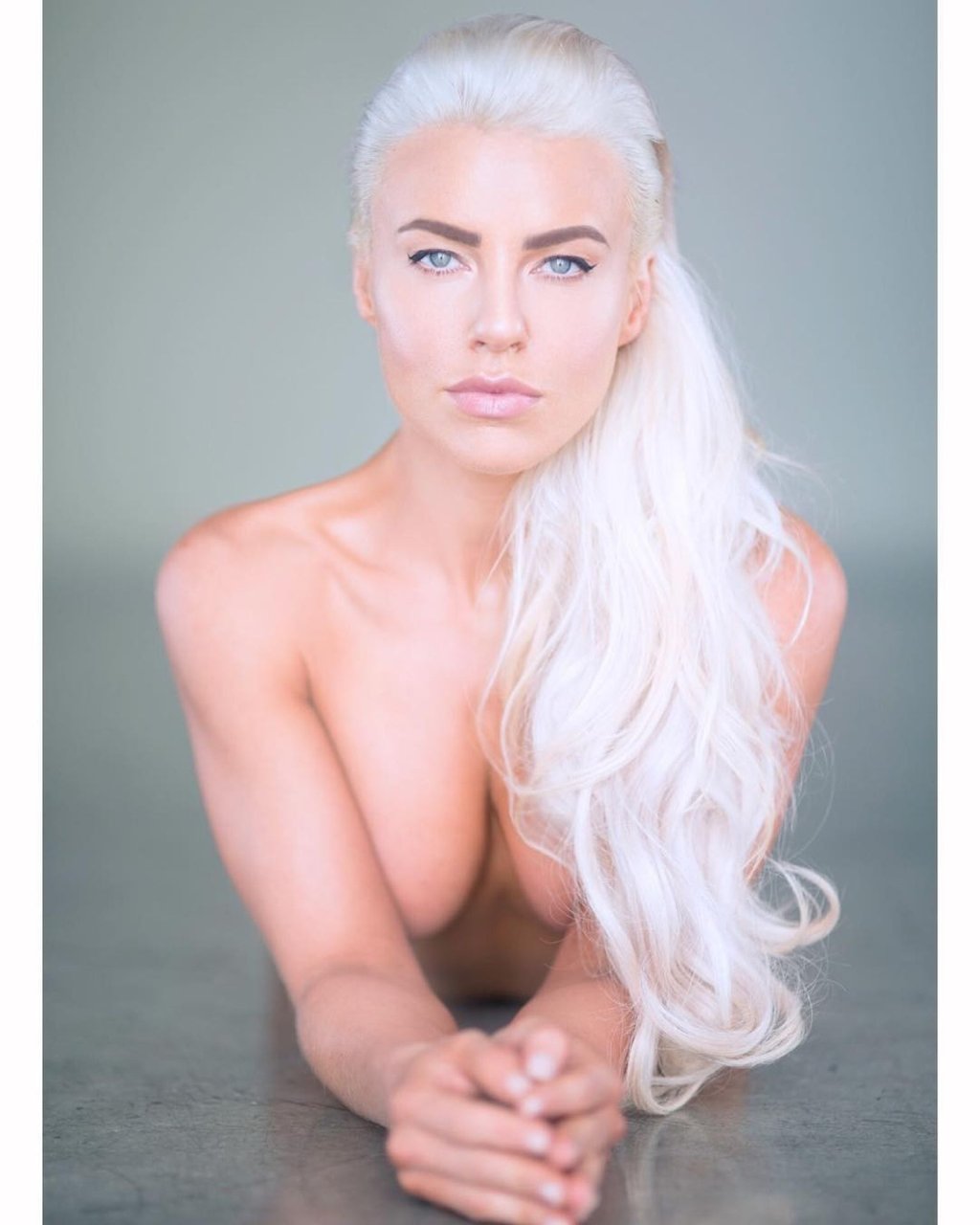 Holly Barker Nude & Sexy (50 Photos)