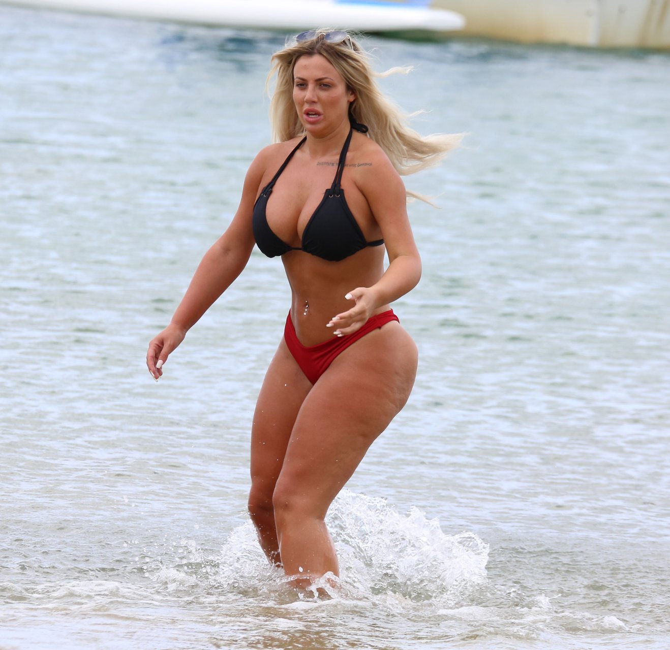 Holly Hagan Sexy (63 Photos)