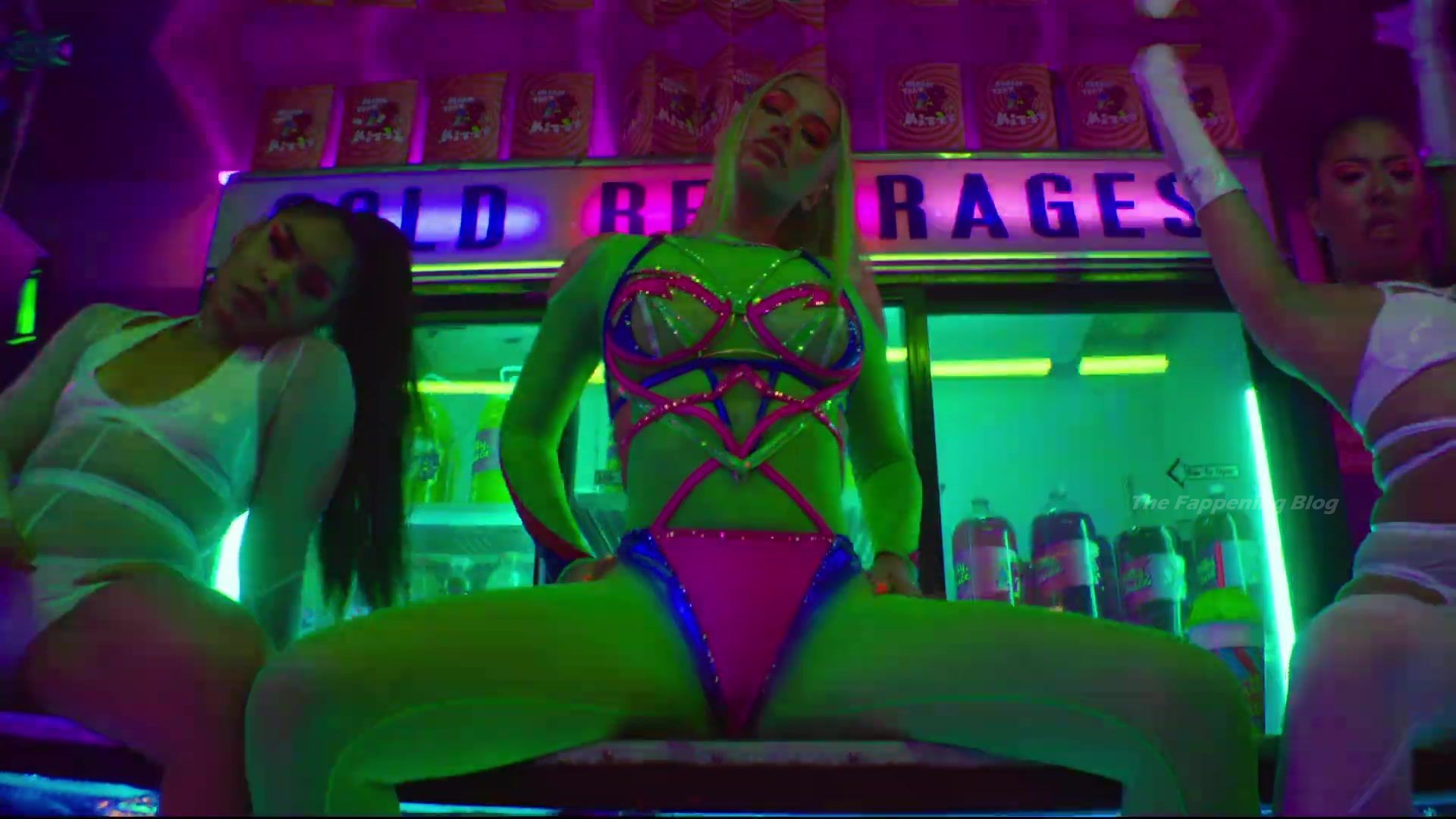Iggy Azalea Sexy - Sip It (19 Pics + Music Video)