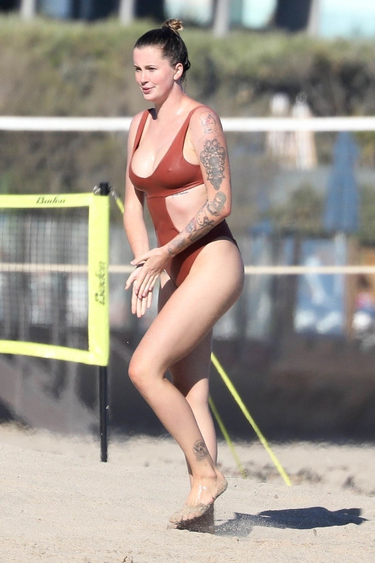 Ireland Baldwin Chills Out at the Beach with Friends (88 Photos)