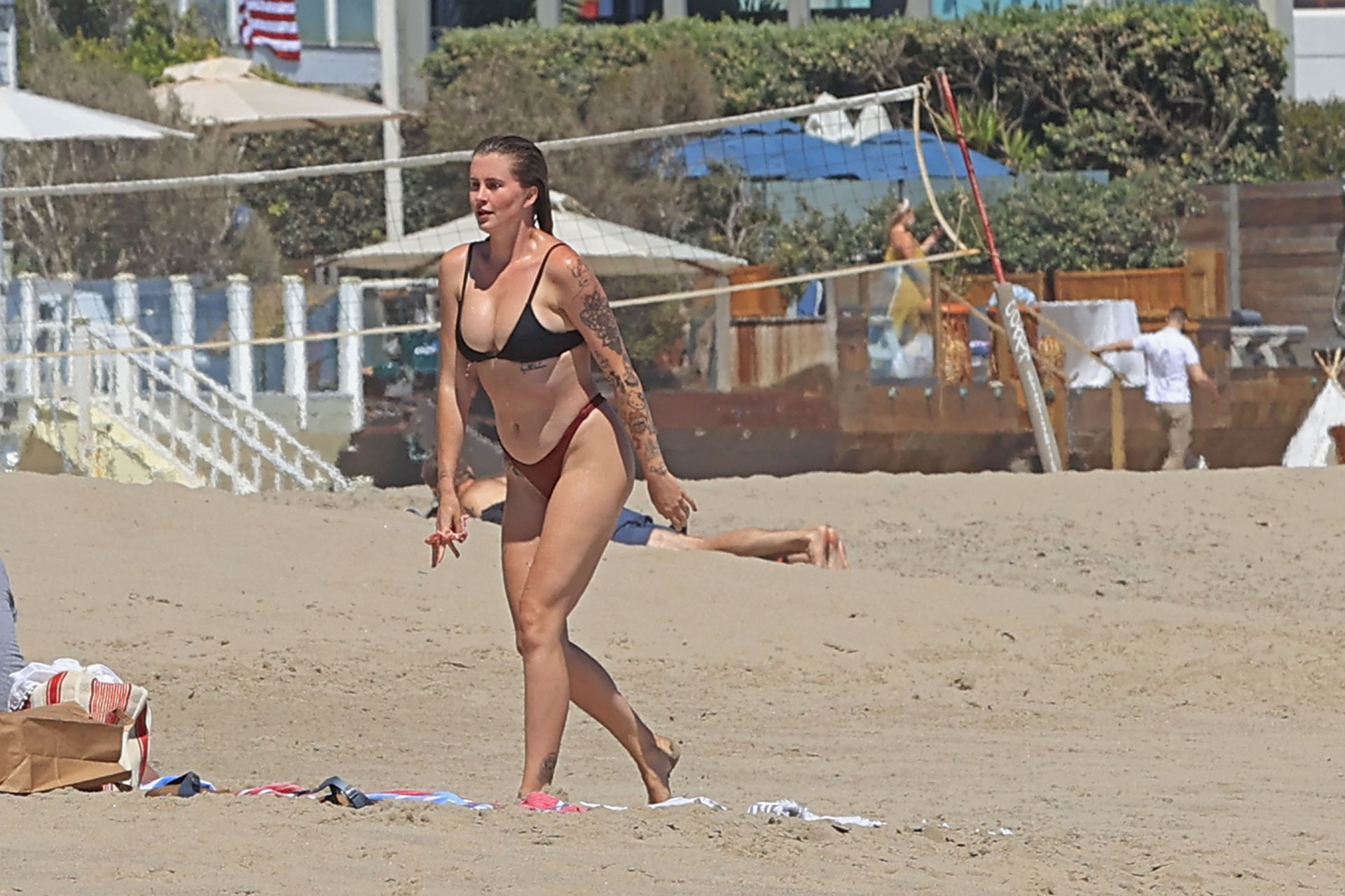 Ireland Baldwin Heads to the Beach in Malibu with Friends (149 Photos)