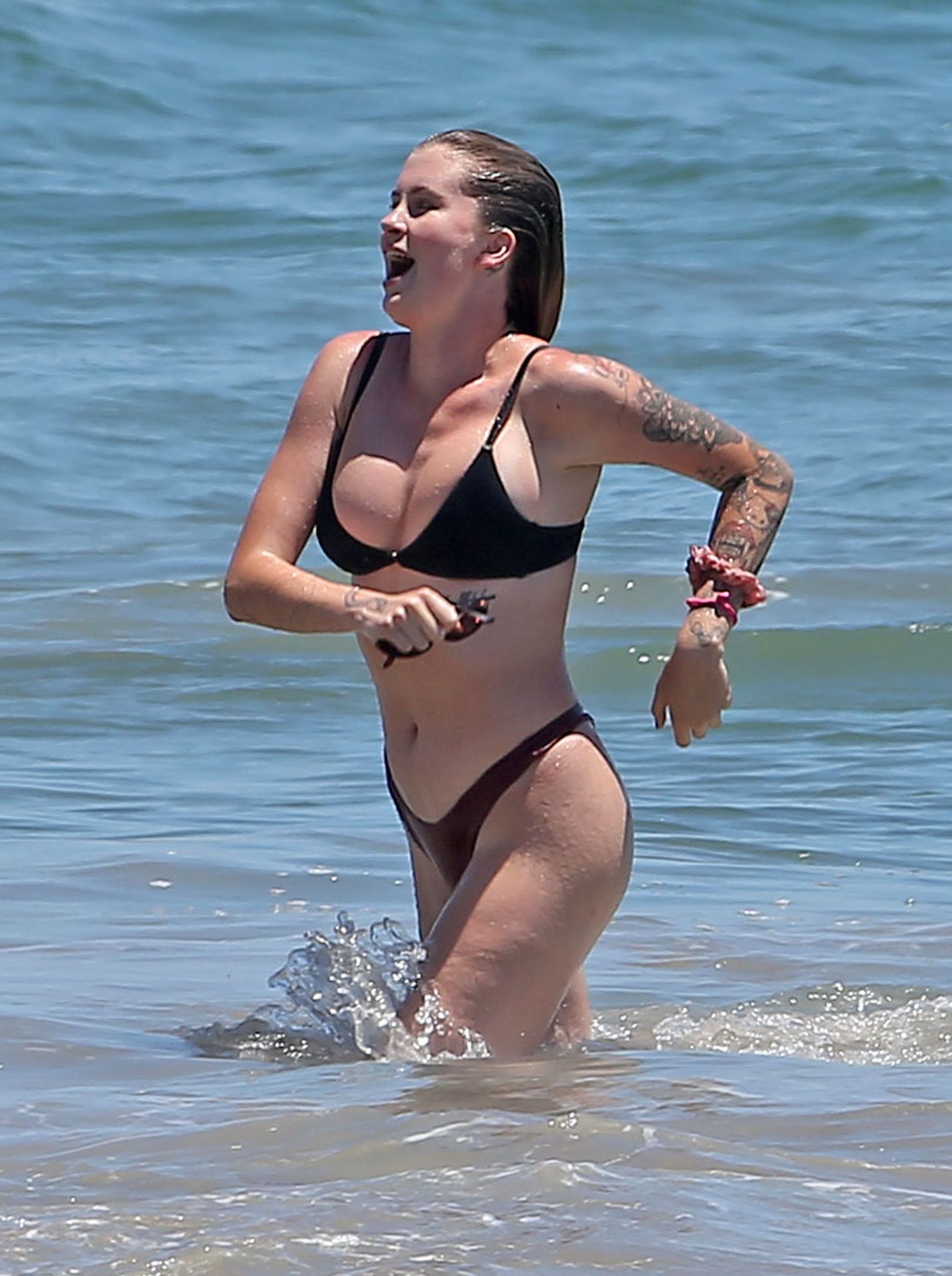 Ireland Baldwin Heads to the Beach in Malibu with Friends (149 Photos)