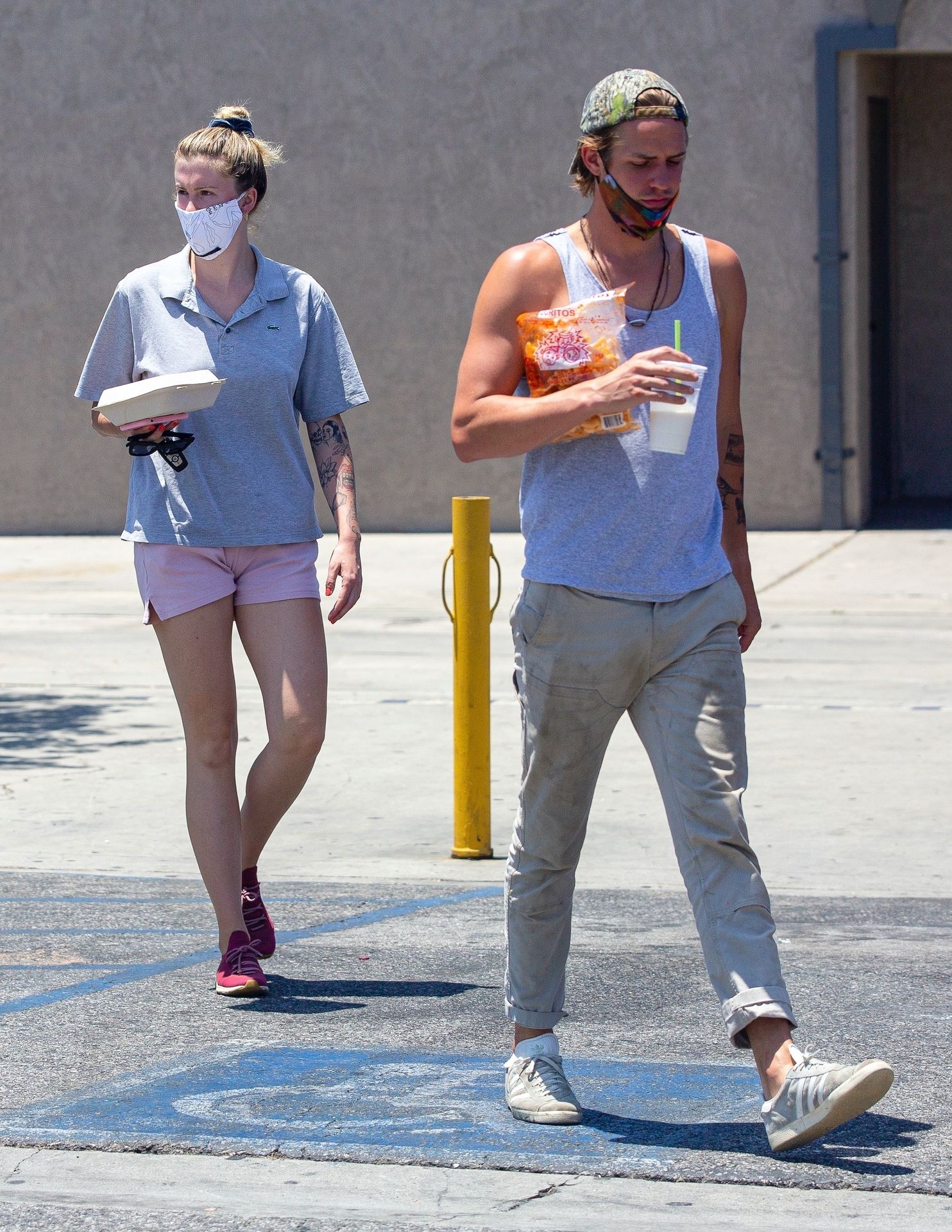 Ireland Baldwin Takes Leftovers to Go After Having Lunch with a Boyfriend (27 Photos)