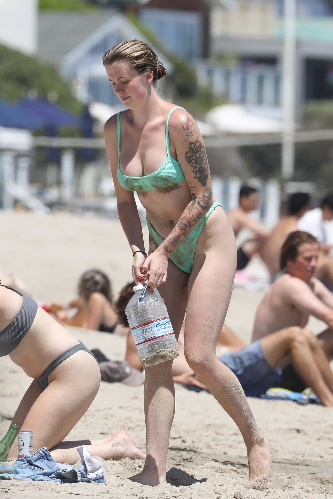 Ireland Baldwin Takes a Bottle of Vodka to the Beach (197 Photos)