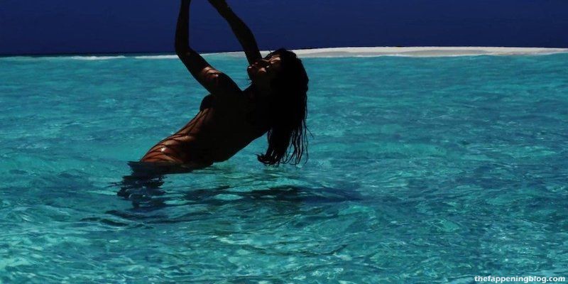 Isabeli Fontana Nude & Sexy (58 Photos)