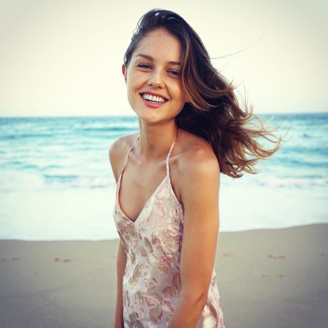 Isabelle Cornish Sexy & Topless (26 Photos)