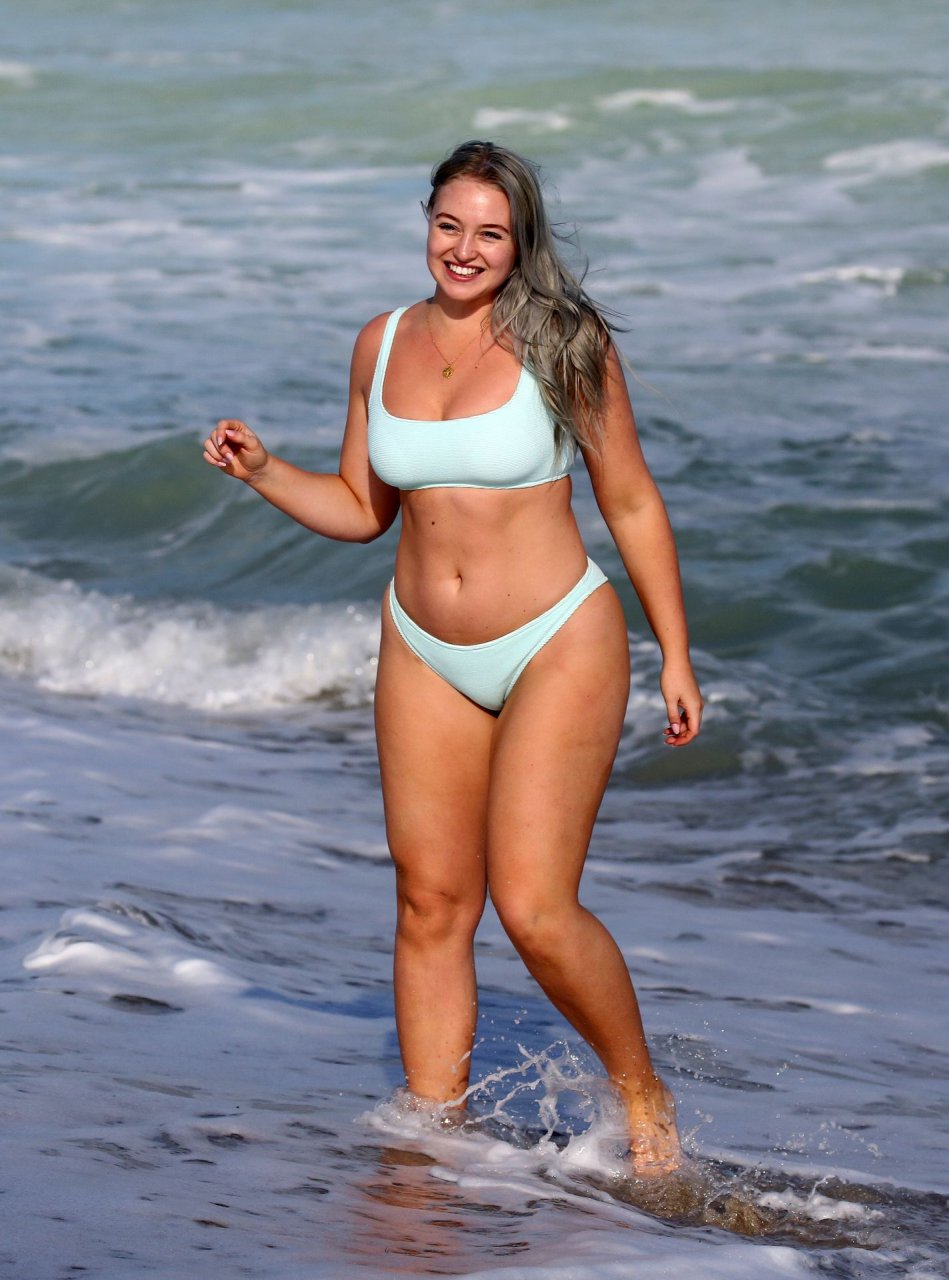 Iskra Lawrence Sexy (27 Hot Photos)