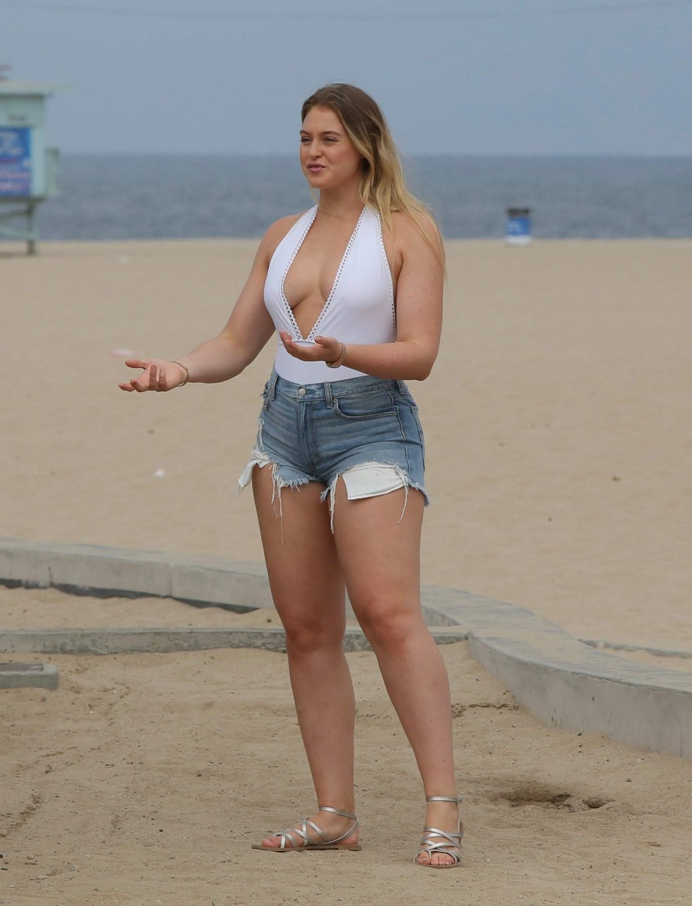Iskra Lawrence Sexy (33 Photos)