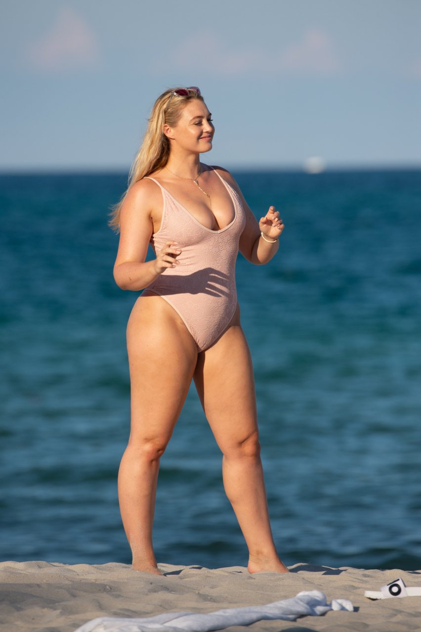 Iskra Lawrence Sexy (36 Photos)