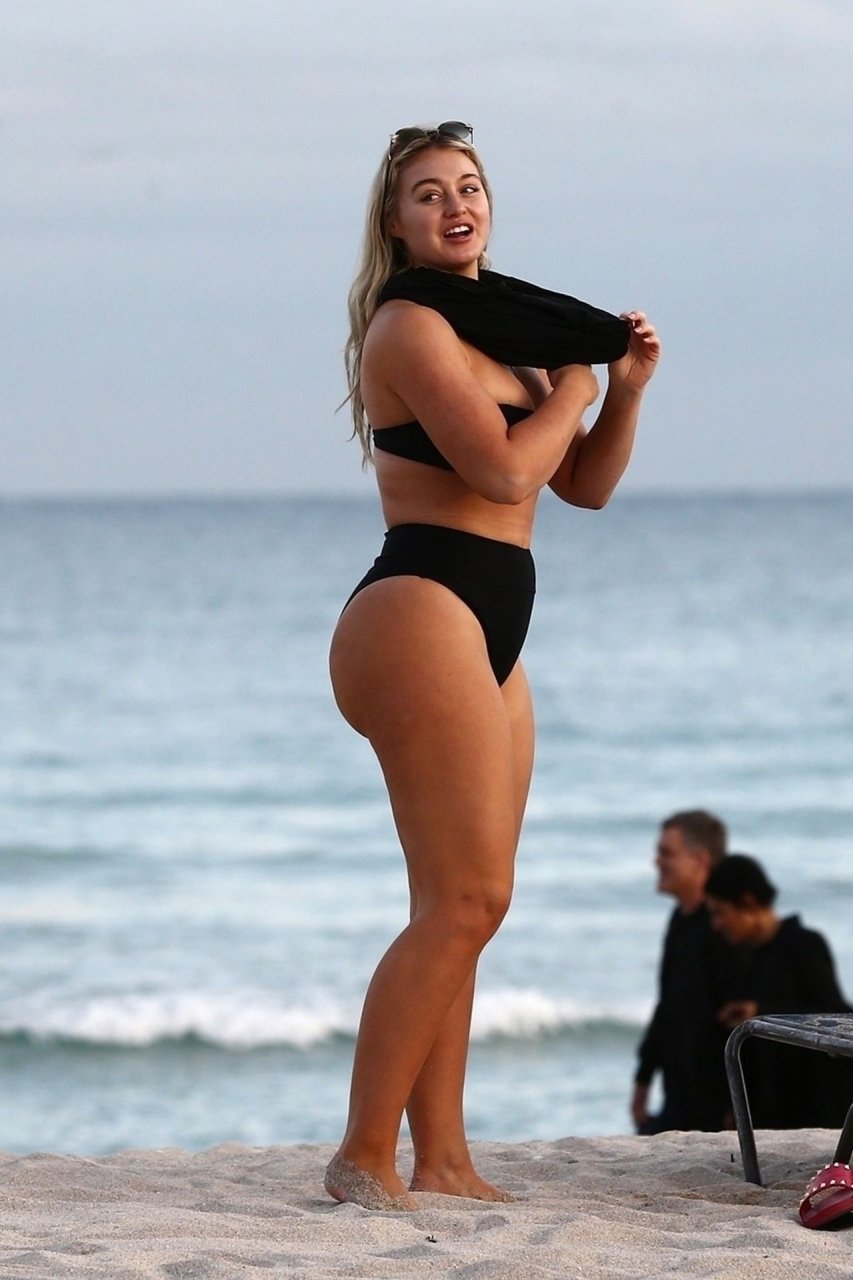 Iskra Lawrence Sexy (41 Photos)